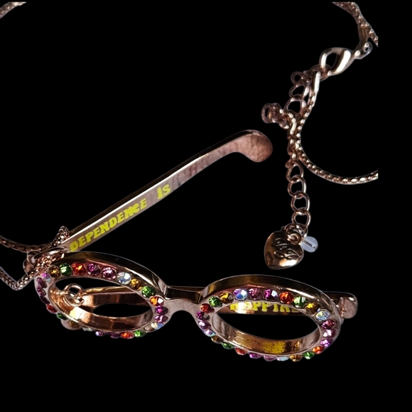 👓💖🦋Betsey 100% Authentic Multicolor Crystal Glasses Pendant Necklace - NWOT - Picture 9 of 12
